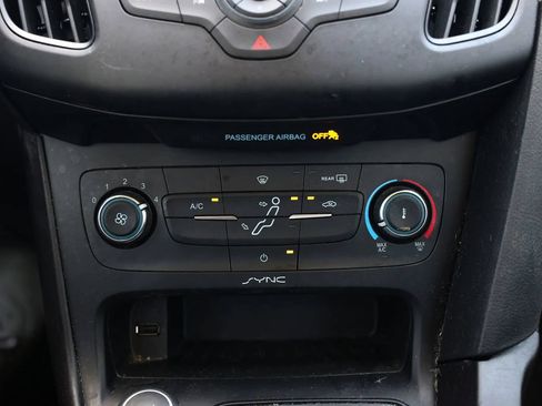 Used 2016 Ford Focus SE FWD image 29