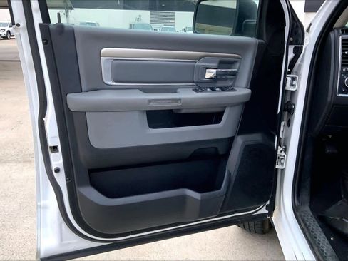 Used 2018 RAM 1500 Classic SLT image 19