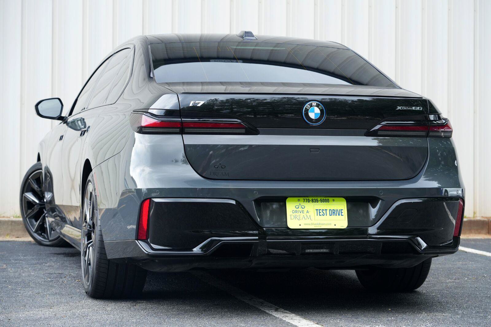 Used 2023 BMW i7 xDrive60 w/ Executive Package 2 AWD/4WD image 6