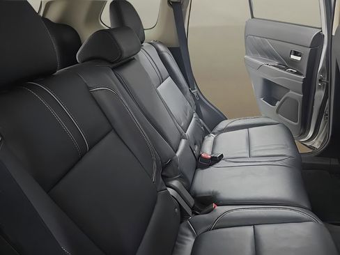 Used 2018 Mitsubishi Outlander GT AWD/4WD image 19