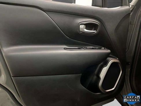 Used 2022 Jeep Renegade Latitude AWD/4WD image 31