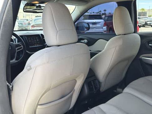 Used 2017 Jeep Cherokee Latitude FWD image 15