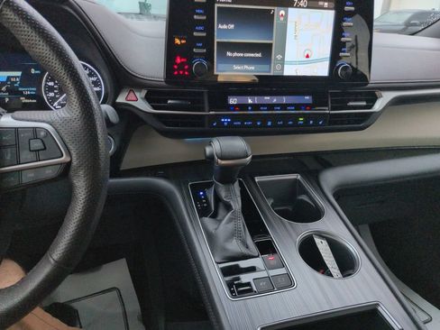 Certified 2022 Toyota Sienna Platinum FWD image 17