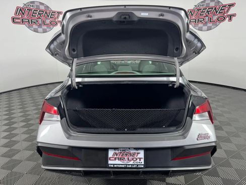 Used 2025 Hyundai Elantra Sport FWD image 27