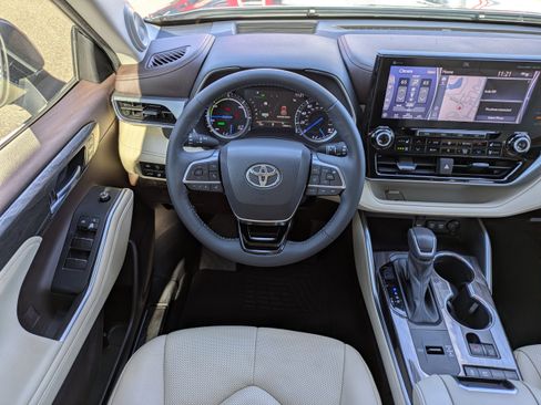 Used 2021 Toyota Highlander Platinum image 20