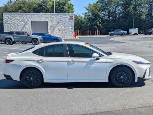 Used 2025 Toyota Camry SE w/ Convenience Package FWD image 8