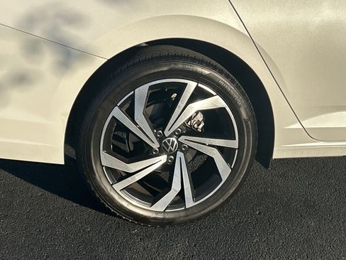 Used 2025 Volkswagen Jetta SEL image 34