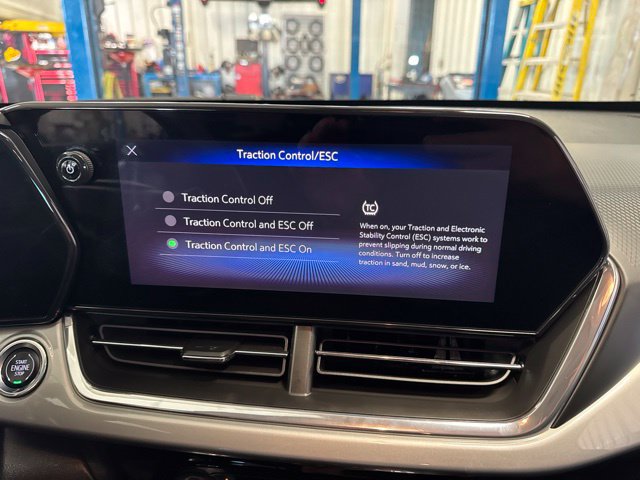 Used 2025 Chevrolet Trax LT FWD image 18