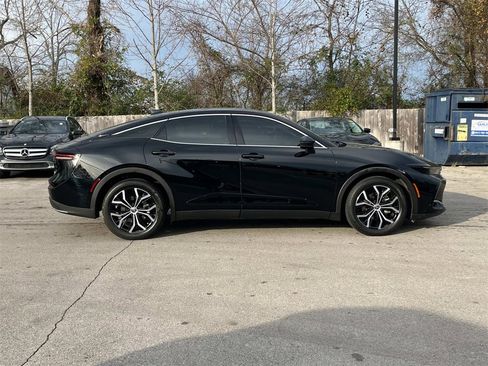 Used 2023 Toyota Crown XLE image 4