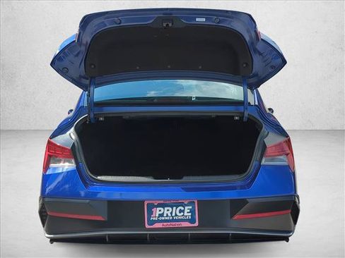 Used 2025 Hyundai Elantra SEL FWD image 9