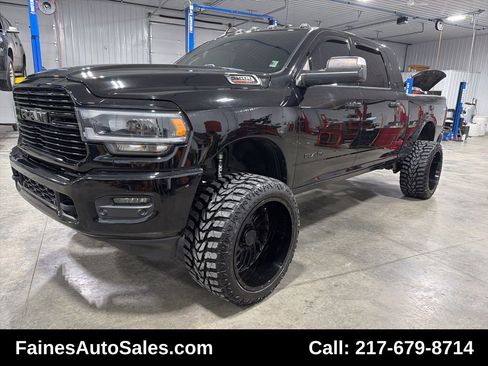 Used 2019 RAM 2500 Big Horn w/ Black Appearance Package image 4