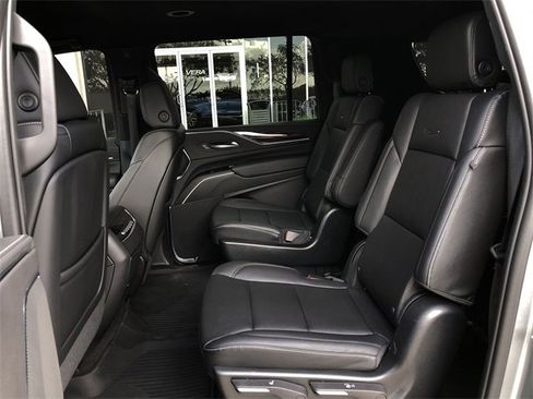 Used 2023 Cadillac Escalade ESV Luxury image 30