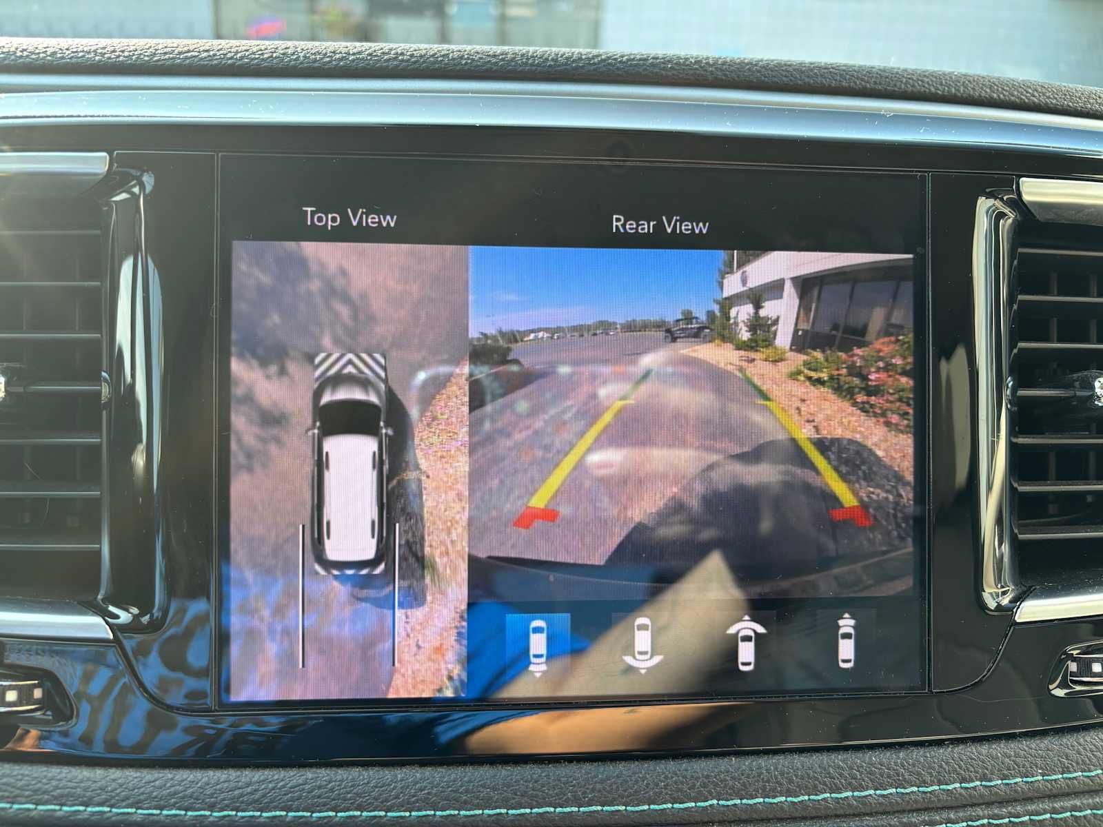 Used 2020 Chrysler Pacifica Limited w/ Advanced Safetytec Group FWD image 38