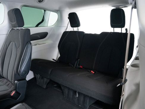 Used 2023 Chrysler Voyager LX FWD image 18