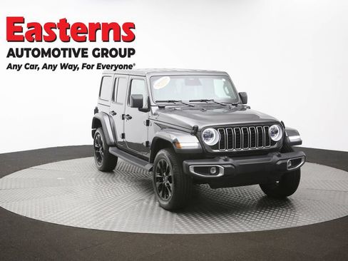 Used 2025 Jeep Wrangler Unlimited Sahara AWD/4WD image 46