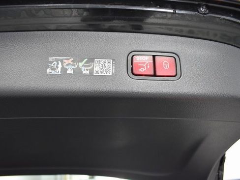 Used 2025 Mercedes-Benz GLC 43 AMG 4MATIC image 36