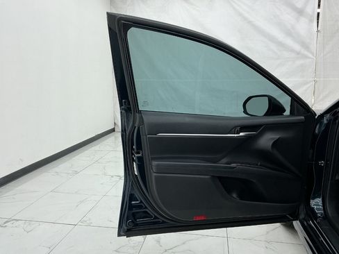 Used 2021 Toyota Camry SE FWD image 18
