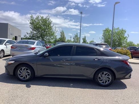 Used 2024 Hyundai Elantra Blue image 8