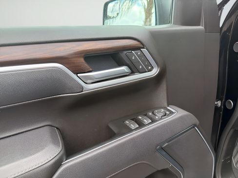 Used 2026 GMC Sierra 1500 SLT AWD/4WD image 16