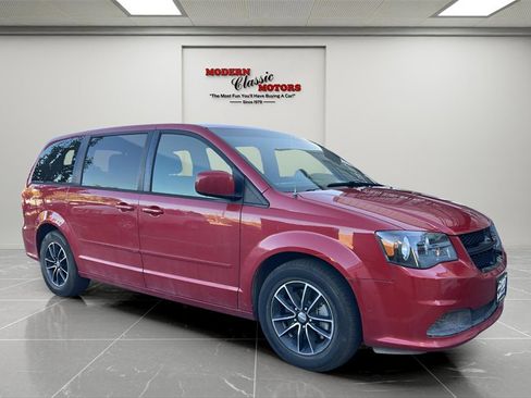 Used 2016 Dodge Grand Caravan SE image 1