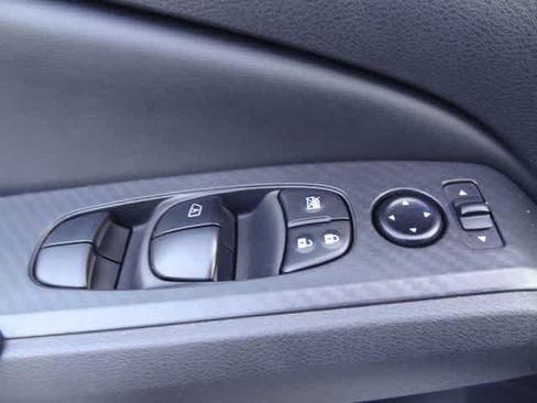 Used 2025 Nissan Altima 2.5 SV FWD image 14