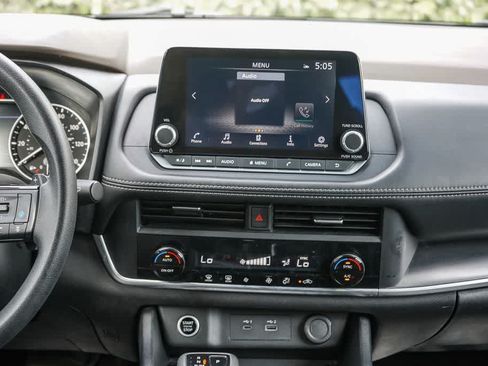 Used 2023 Nissan Rogue SV FWD image 13