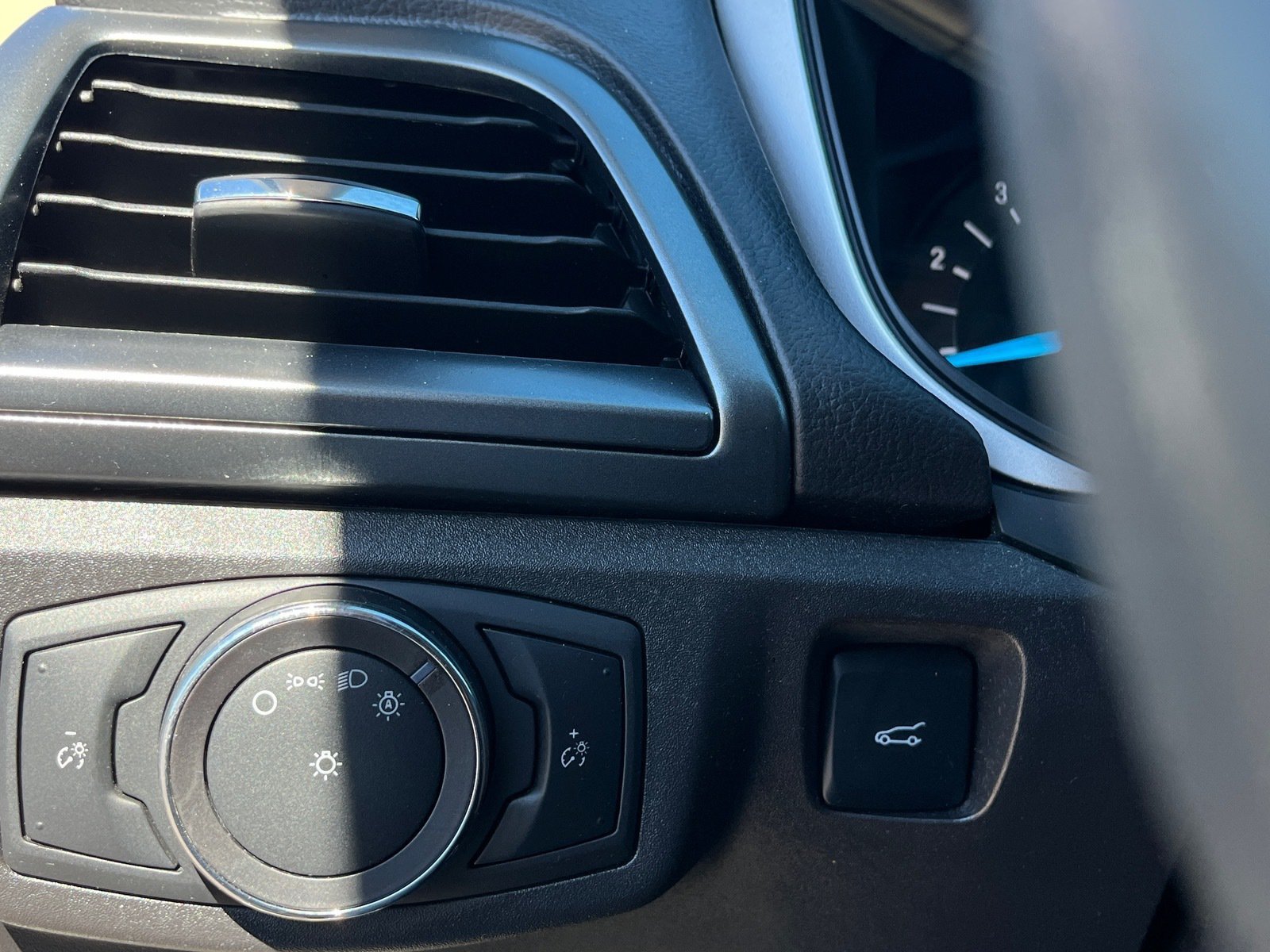 Used 2016 Ford Fusion SE FWD image 28