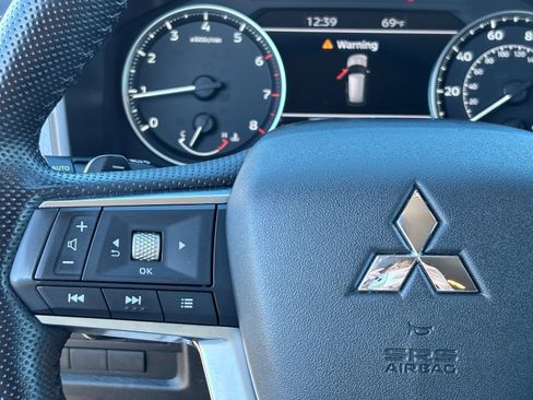 Used 2024 Mitsubishi Outlander SE image 21