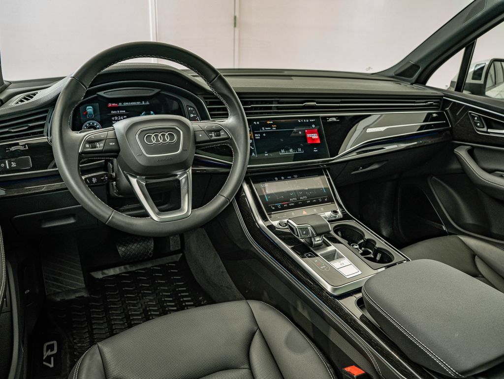 Used 2025 Audi Q7 3.0T Premium Plus w/ Premium Plus Package AWD/4WD image 30