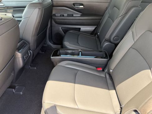 New 2026 Nissan Pathfinder SL AWD/4WD image 12