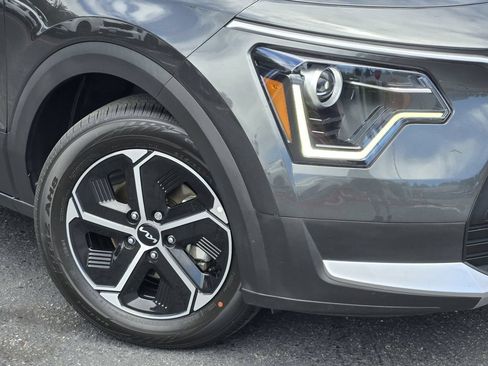 Used 2025 Kia Niro EX FWD image 9