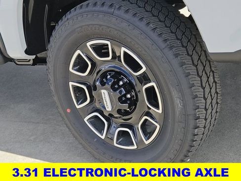 New 2026 Ford F250 Platinum w/ FX4 Off-Road Package image 9