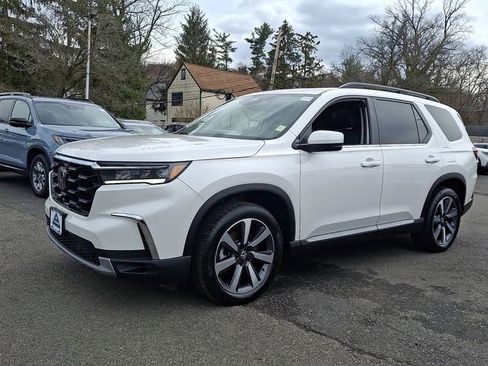 Used 2023 Honda Pilot Touring image 3