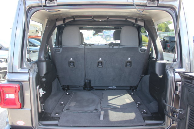 Used 2025 Jeep Wrangler Unlimited Sahara AWD/4WD image 26