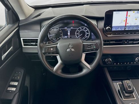 Used 2024 Mitsubishi Outlander SE image 18