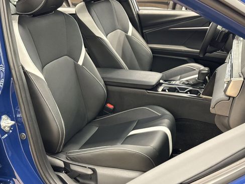 Used 2025 Toyota Camry SE AWD/4WD image 30