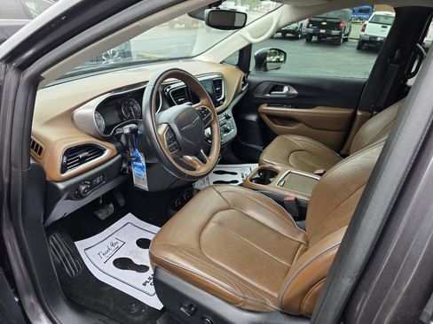 Used 2017 Chrysler Pacifica Limited w/ UConnect Theater Package image 16