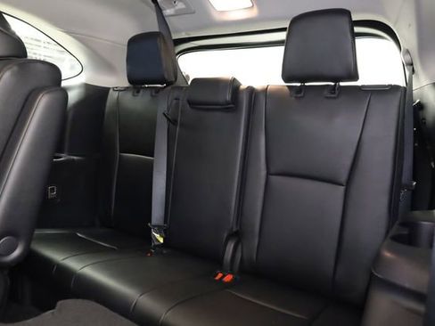 Used 2024 Toyota Highlander XLE image 25