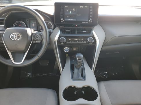 Certified 2022 Toyota Venza LE image 14