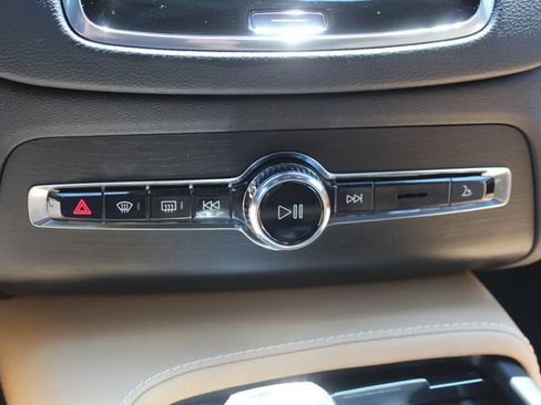 Certified 2023 Volvo XC90 B6 Ultimate w/ Protection Package Premier AWD/4WD image 27
