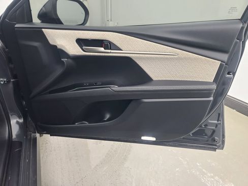 Used 2025 Toyota Camry XLE w/ Premium Plus Package image 15