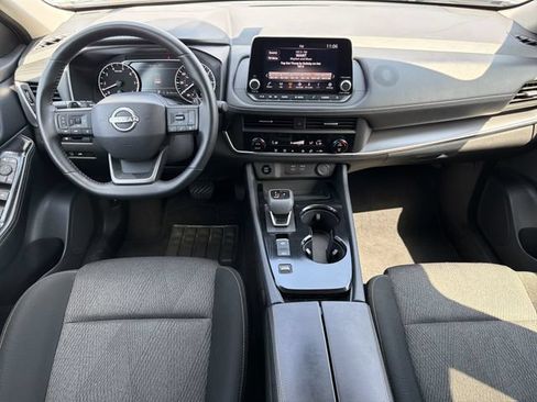 Used 2025 Nissan Rogue SV FWD image 13