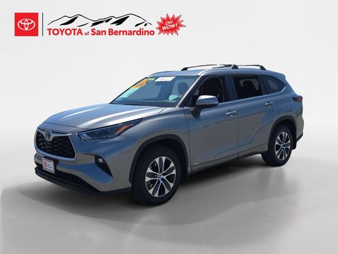 Certified 2026 Toyota Highlander XLE AWD/4WD image 1