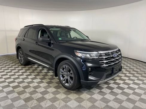 Used 2025 Ford Explorer Active w/ Active Comfort Package AWD/4WD image 16