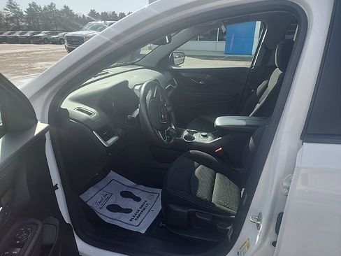 Used 2022 GMC Terrain SLE image 10