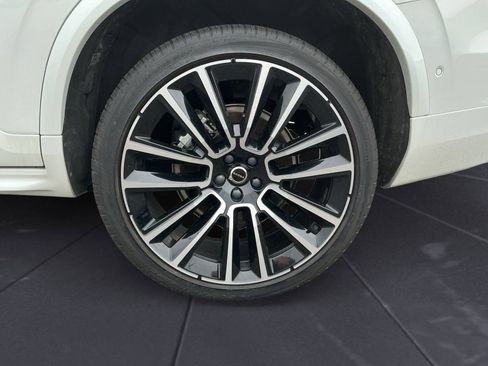 New 2026 Volvo XC90 B6 Plus w/ Protection Package Premier AWD/4WD image 14