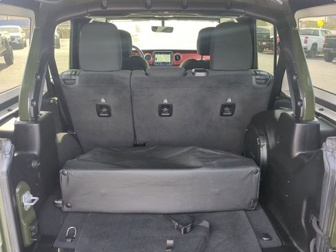 Used 2021 Jeep Wrangler Unlimited Rubicon image 25
