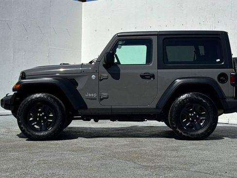 Used 2018 Jeep Wrangler Sport AWD/4WD image 6