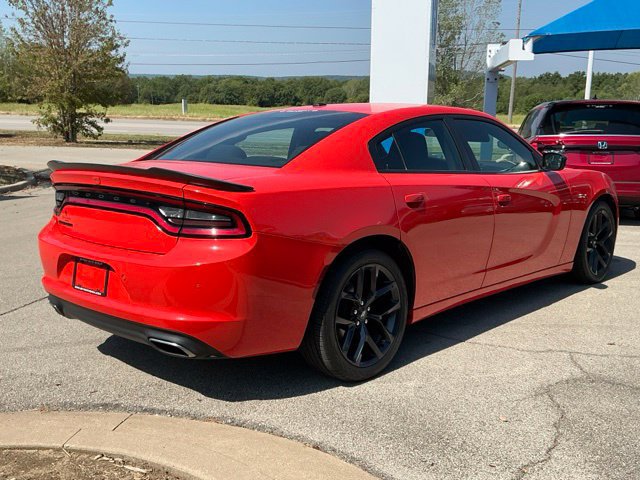 Used 2020 Dodge Charger SXT w/ Blacktop Package RWD image 3