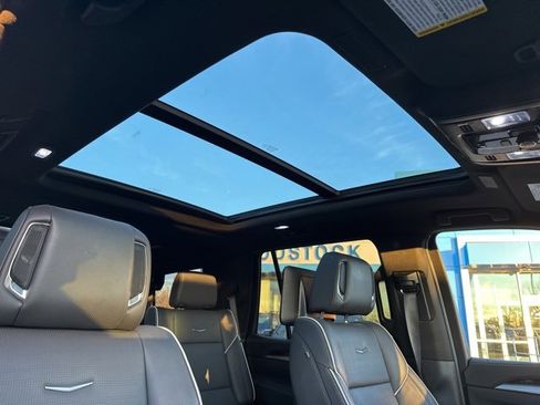 Used 2025 Cadillac Escalade Premium Luxury image 15